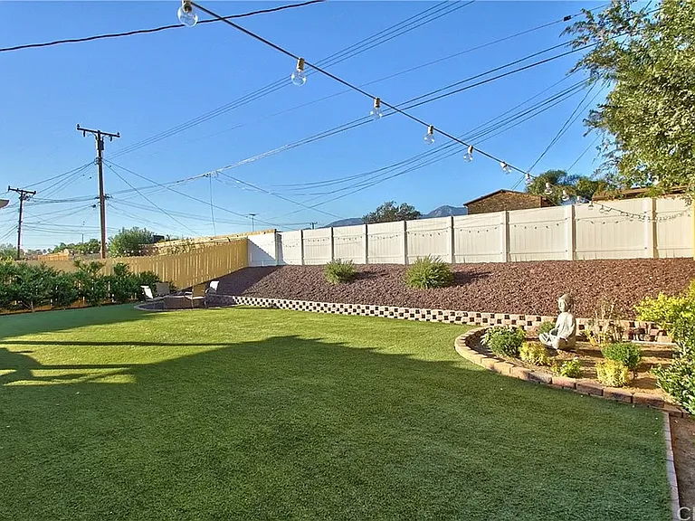 13042 Chestnut Ave — Photo 32