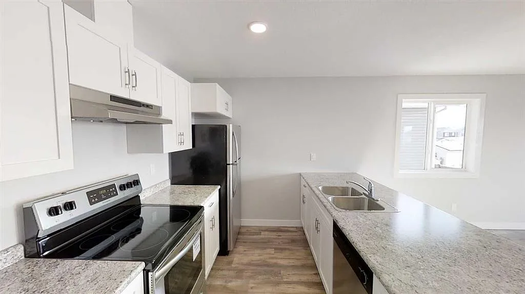 3 bed, 2.0 bath, 1178 sqft, $1,900 — Photo 3