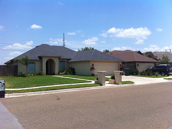 2nd image of 618 Hawthorne Ln