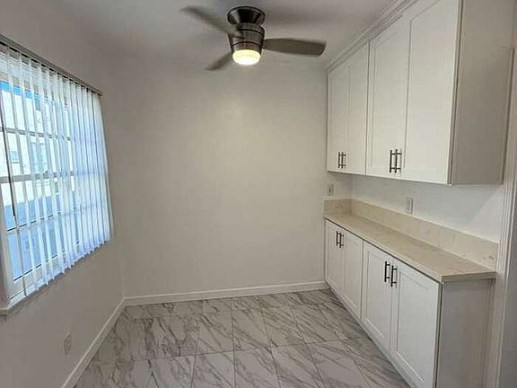 3rd image of 450 1/2 N Gardner St #450