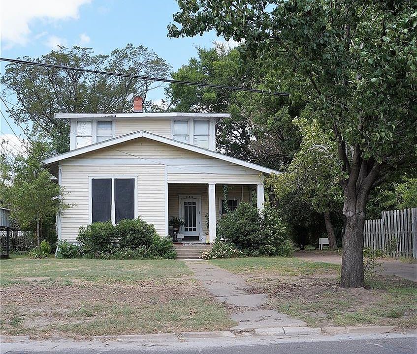 1st image of 644 W 5th Ave