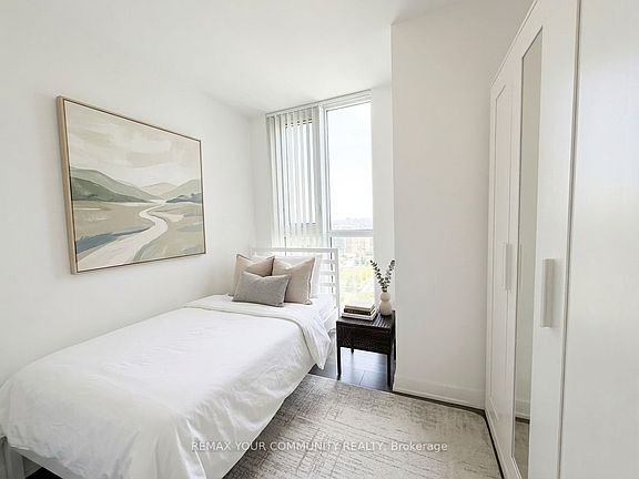 4th image of 75 Oneida Cres #1809