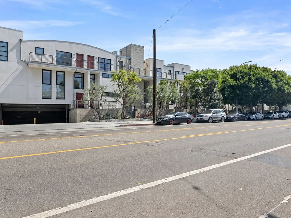 700 Main St #17A