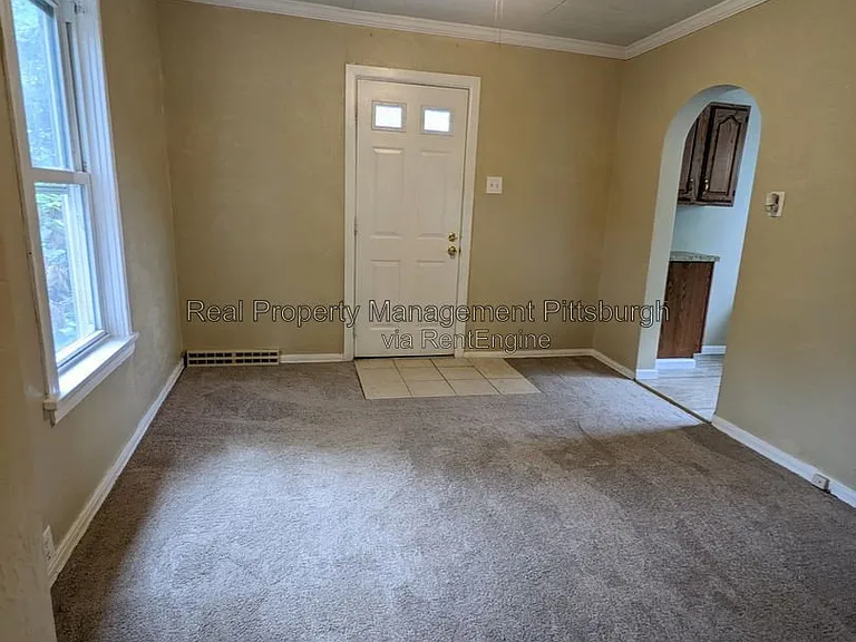 302 W Miller Ave — Photo 2