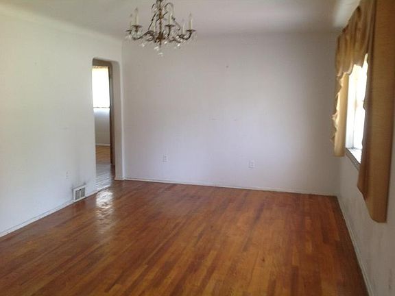 4th image of 2948 Chautauqua Dr