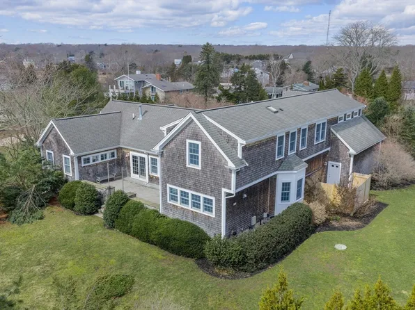 676 Elm St, Dartmouth, MA 02748