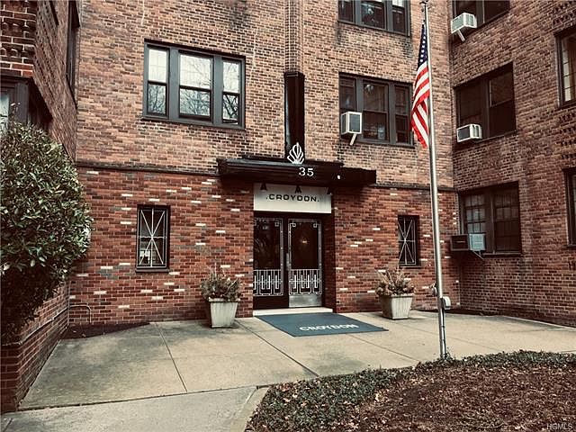 1st image of 35 Parkview Ave