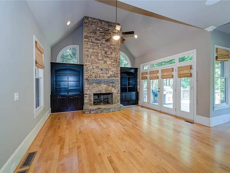950 Glengate Pl — Photo 16