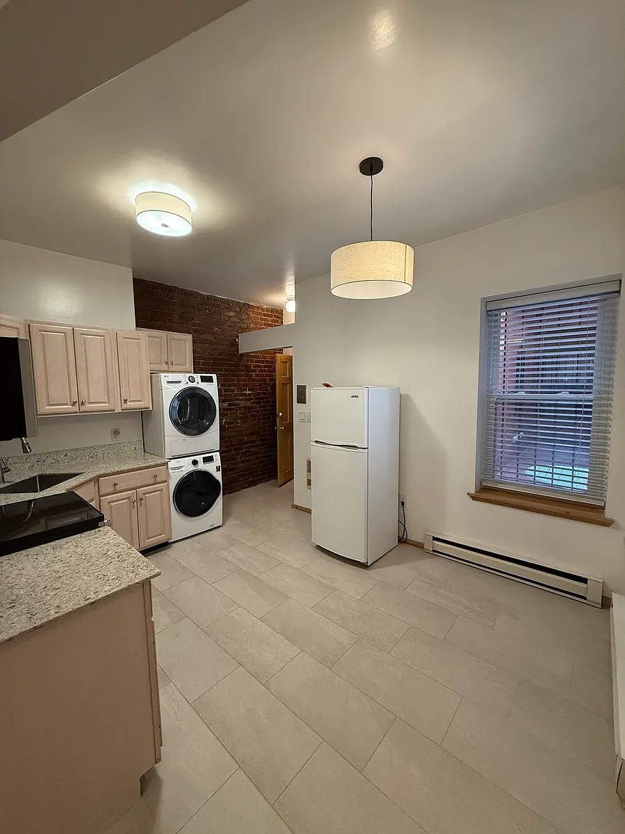 Building Photo - 89 Prince St #1R