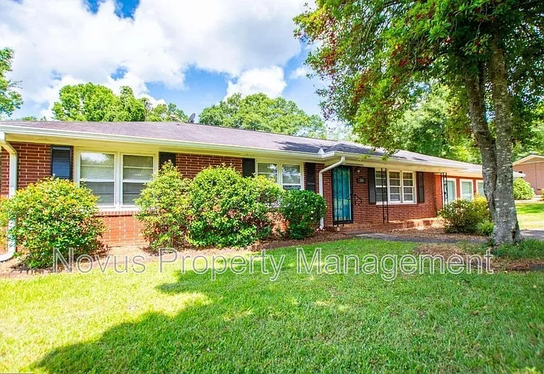 100 W Greenwood Dr — Photo 1