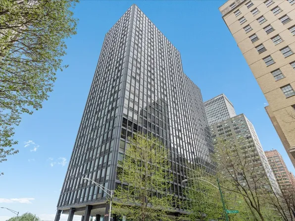 910 N Lake Shore Dr #2820, Chicago, IL 60610