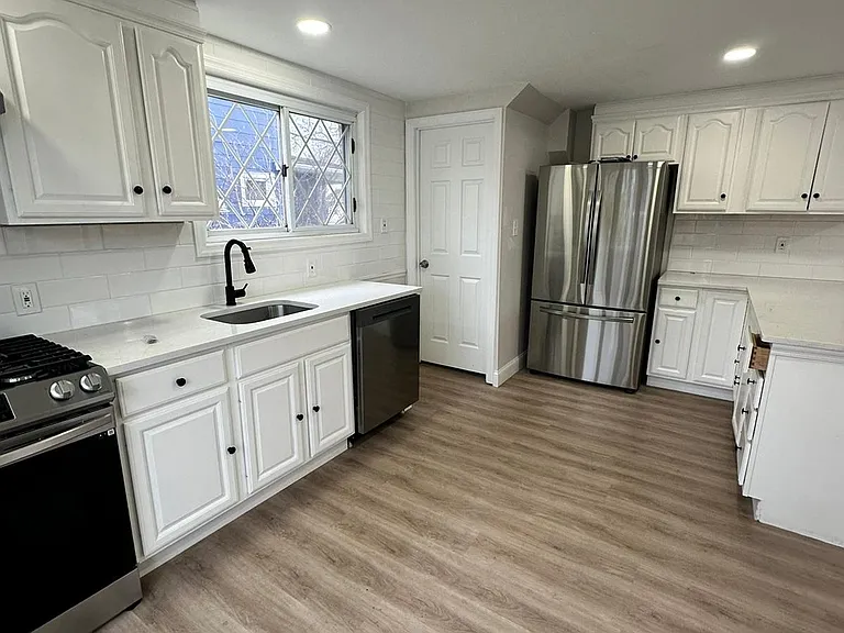 181 W Stearns St — Photo 6
