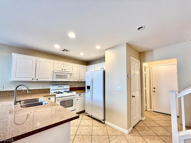 10256 Missouri Meadows St — Photo 6