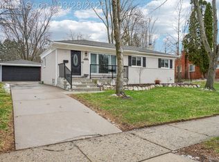 1156 Sycamore Dr, Rochester, MI 48307