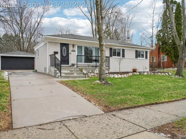 1156 Sycamore Dr, Rochester, MI 48307