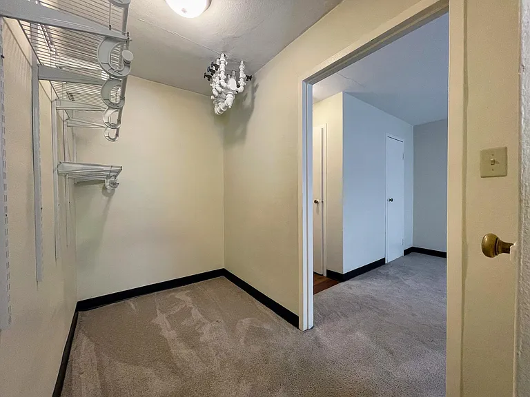 427 4th St SE #105 — Photo 7