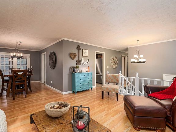 5th image of 704 White Oak Cir