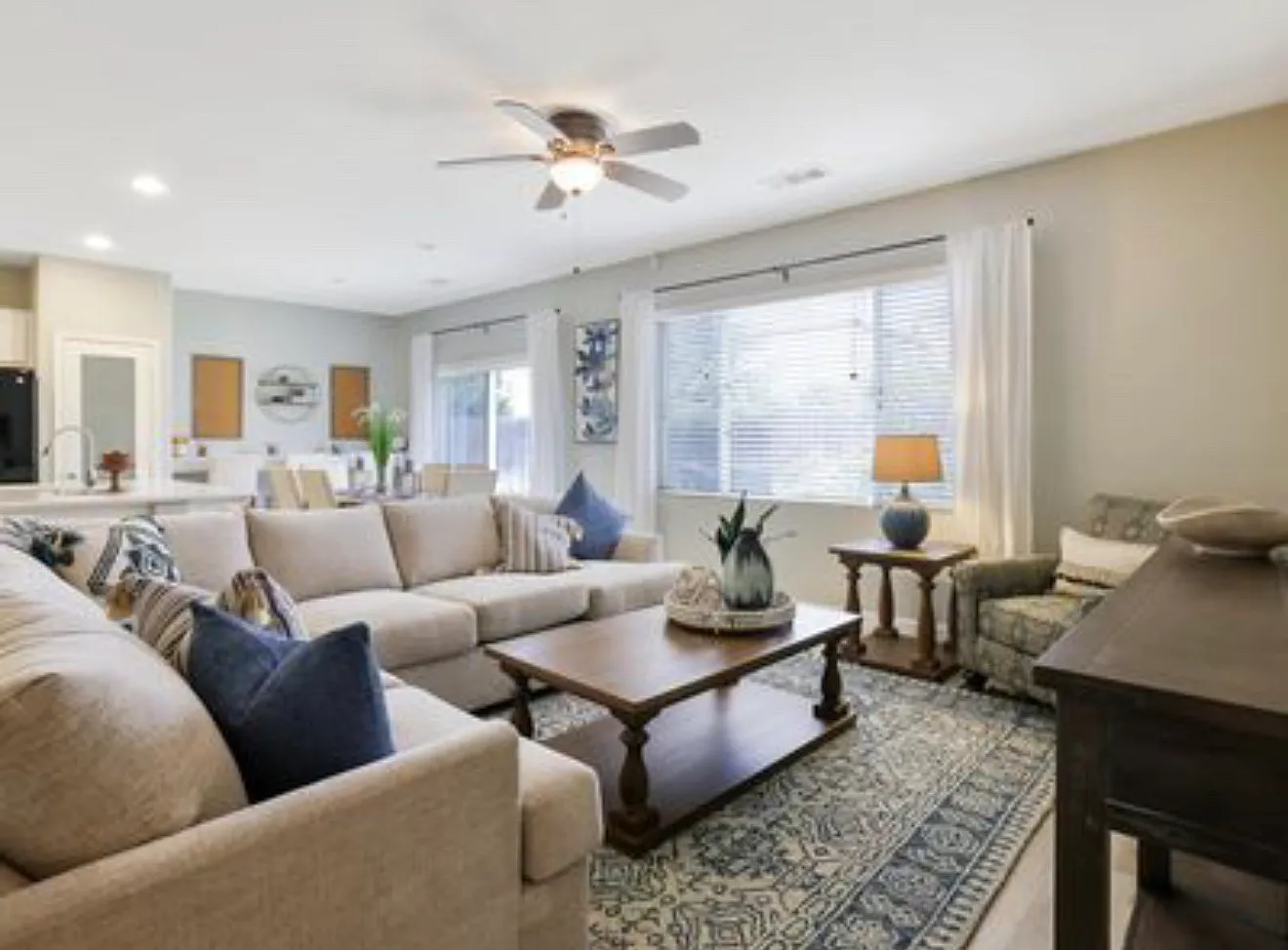 3 bed, 1395 sqft, $3,000 — Photo 3