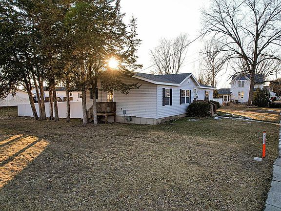 3rd image of 818 East State Street