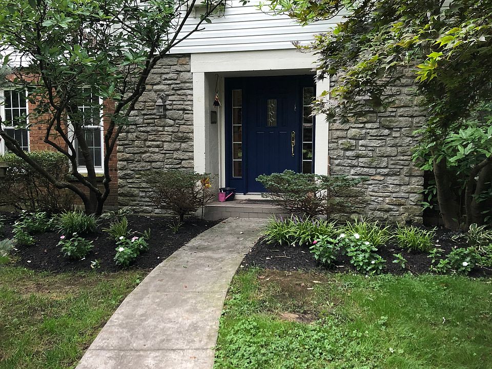 entrance-stone,brick,siding
