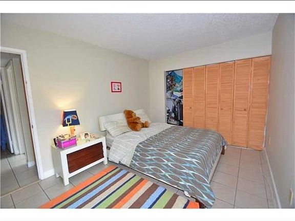 5th image of 420 W Park Dr APT 204