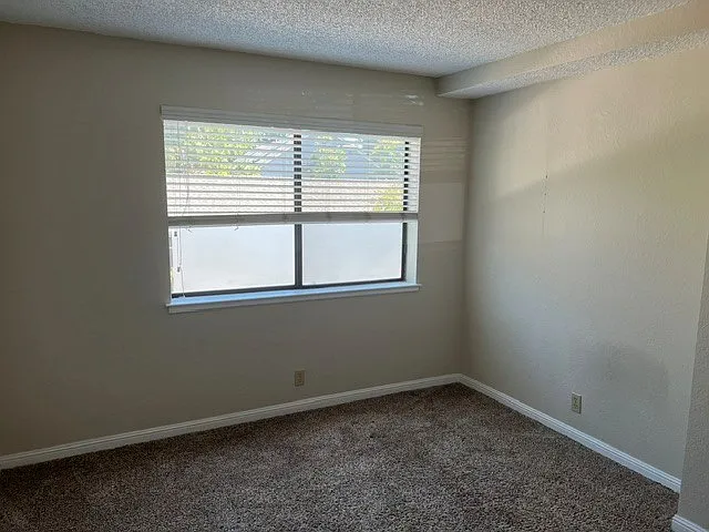 301 Stonegate Cir — Photo 1