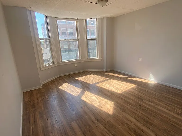 81 W Main St — Photo 10