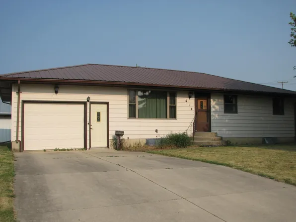414 6th St S, Winthrop, IA 50682