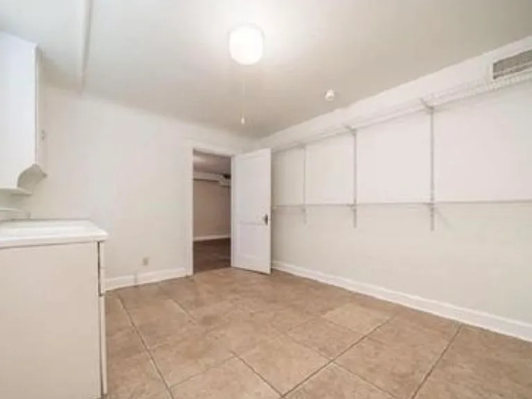 123 Pinewood St — Photo 8