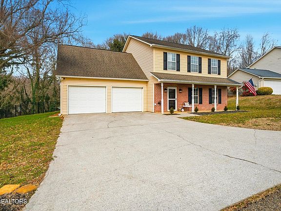 2nd image of 702 Fox Landing Ln