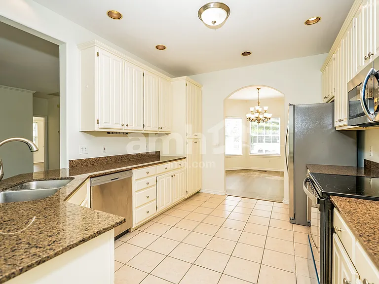 1436 W Plymouth St N — Photo 4
