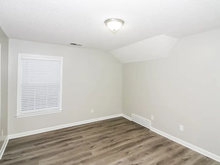 8695 Rogers Park Ave — Photo 11