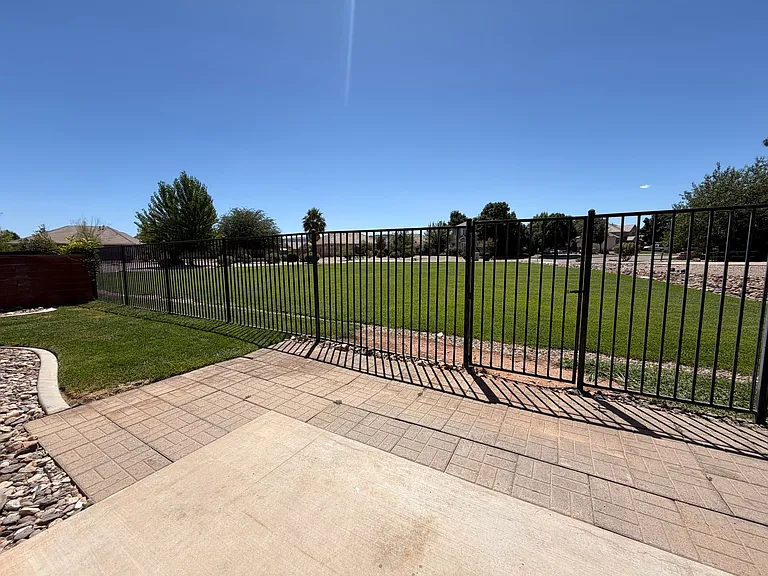 519 W Harvest Ln — Photo 25