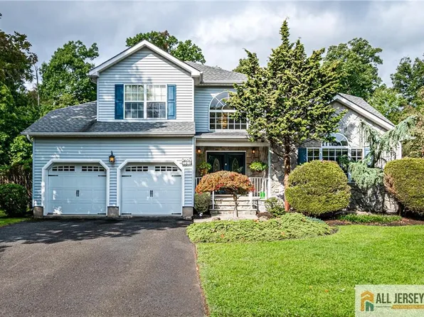 40 Jared Blvd, Kendall Park, NJ 08824