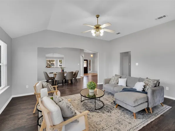 916 Joshua Dr, Burleson, TX 76028