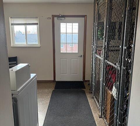 3rd image of 906 W Lake Ave