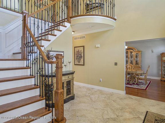 4th image of 10 Cedarview Ave