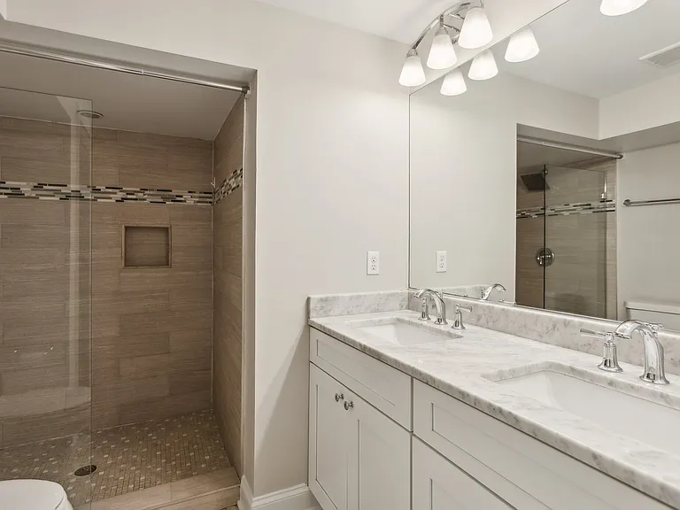 39 U St NE #1 — Photo 12