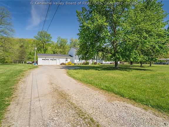 3rd image of 17 Trout Ln