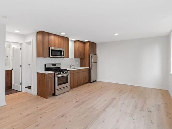 3rd image of 5214 22nd Ave NE #B