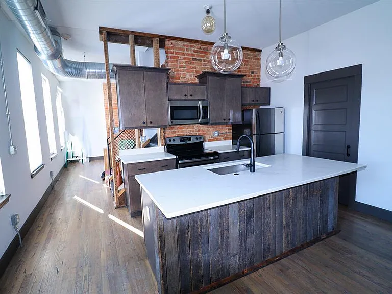 1533 Pleasant Street — Photo 29
