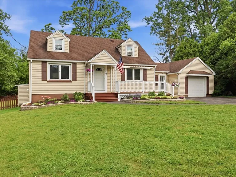 27 Pleasant View Dr — Photo 2