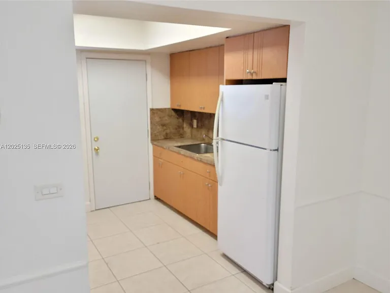 11960 NE 19th Dr #16 — Photo 4