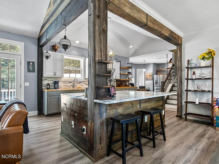 255 W Hedgelawn Way — Photo 4