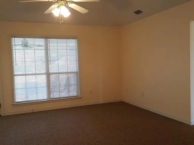 502 Meadow Ln — Photo 32