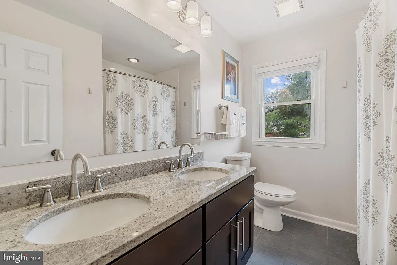 4 bed, 2101 sqft, $3,050 — Photo 4