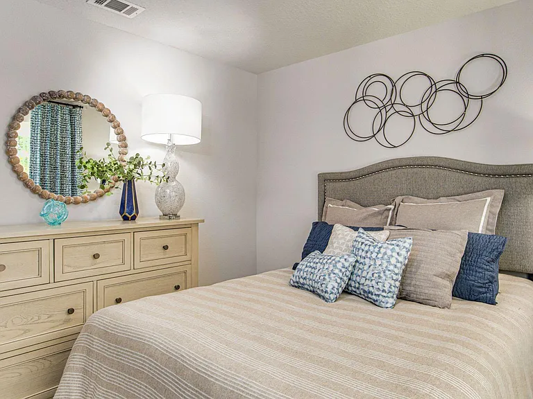 1041 Hayward Loop — Photo 9