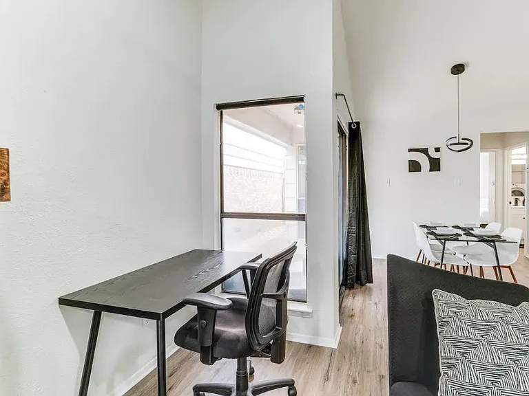 2912 Pegasus Dr — Photo 13