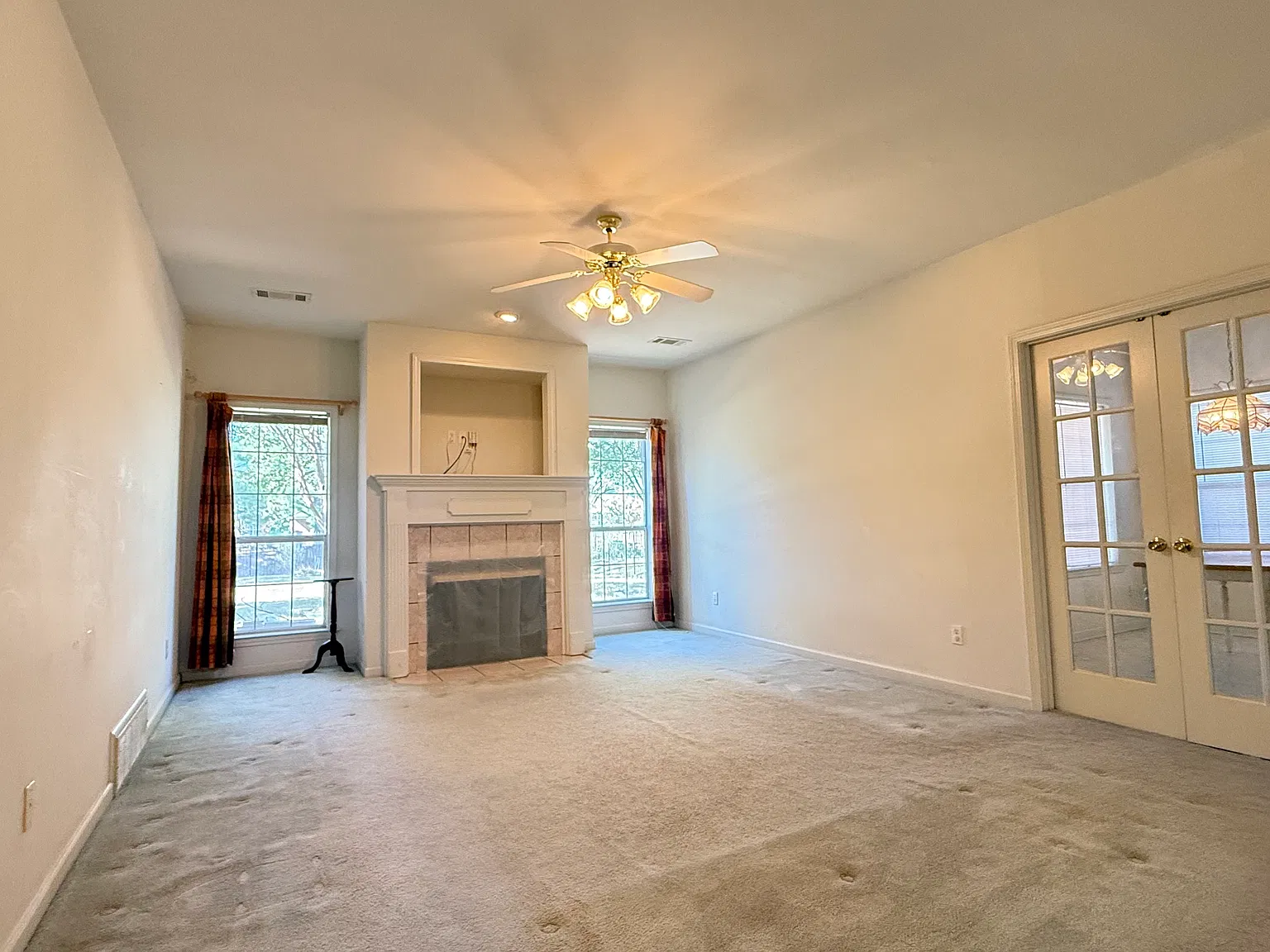 4 bed, 3.5 bath, 2179 sqft, $2,200 — Photo 3