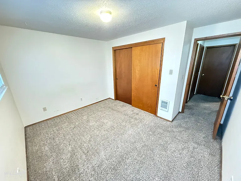 1009 S 41st Ave — Photo 5